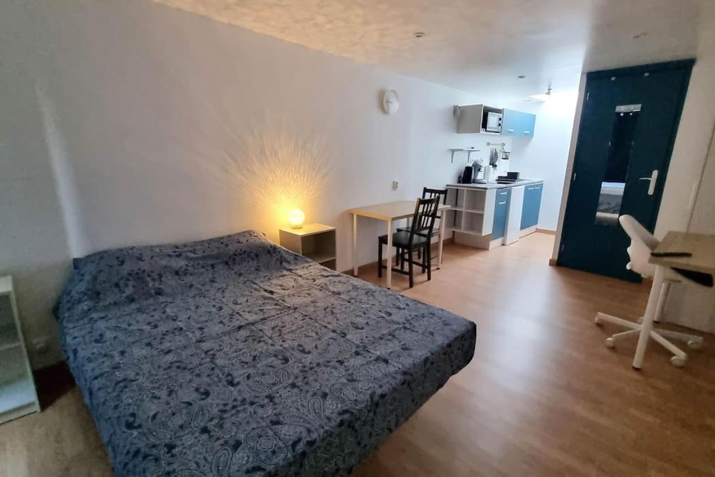 Studio En Rez De Jardin Avec Terrasse Privee - Le Petit Chateau Avesnois - Tv - Wifi - Logement Complet Avesnes-sur-Helpe Kültér fotó