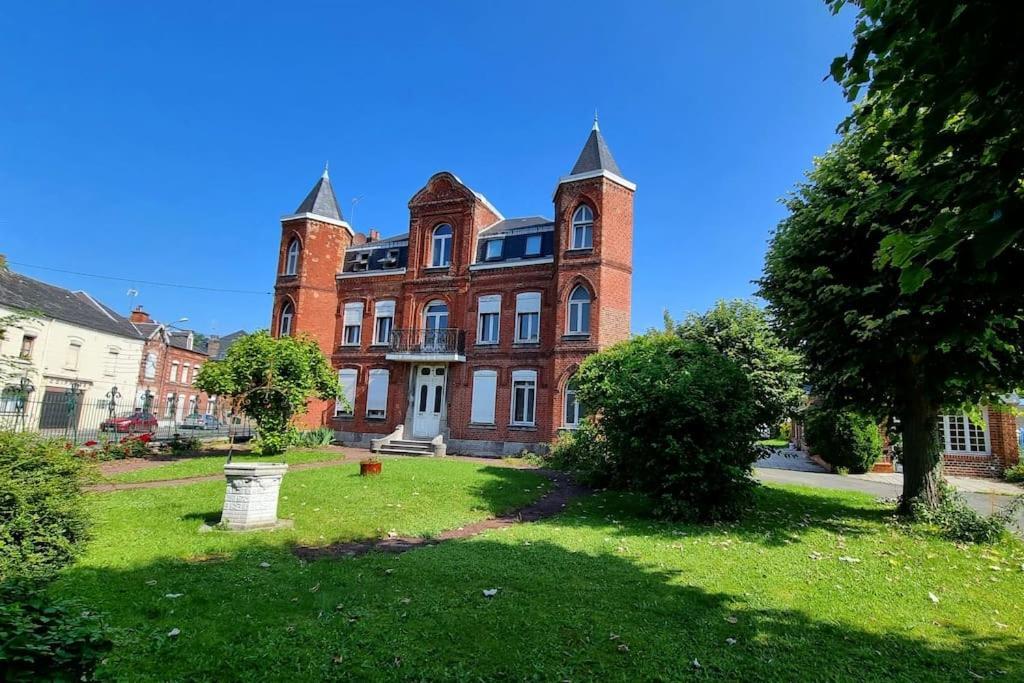 Studio En Rez De Jardin Avec Terrasse Privee - Le Petit Chateau Avesnois - Tv - Wifi - Logement Complet Avesnes-sur-Helpe Kültér fotó